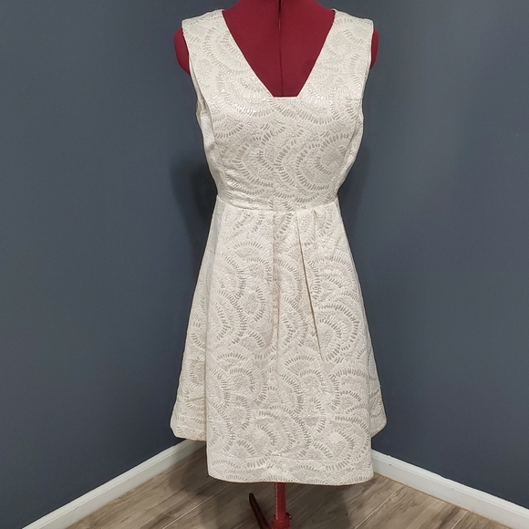 Covington Dresses & Skirts - White Silver Damask Brocade Cocktail Dress Covington Short Sleeveless Christmas